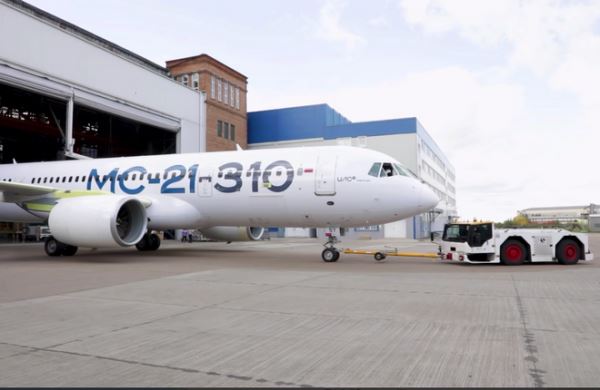 Росавиация рассчитывает сертифицировать импортозамещенный самолет МС-21 до конца 2026 года