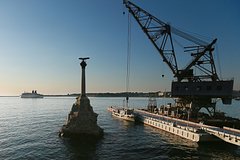 В российском городе произошло опрокидывание плавкрана