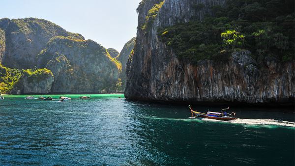 Эксперты назвали топ-5 зарубежных и отечественных направлений в бархатный сезон