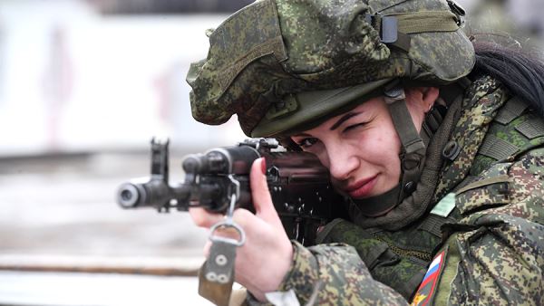 Суд в РФ поменял название женщин-военнослужащих на военнослужащих женского пола