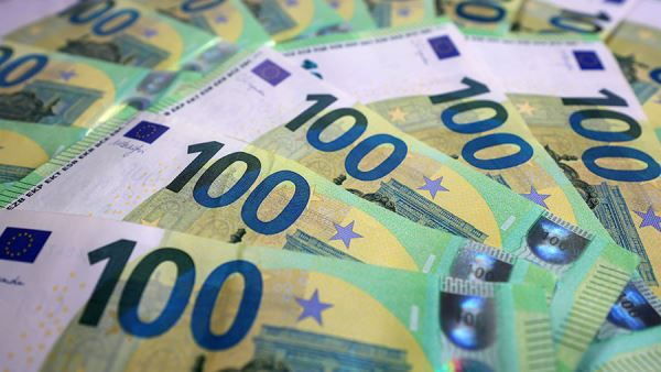 FT узнала о выводе французами средств за рубеж на фоне политического кризиса