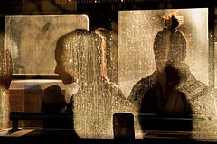 Подростки жестоко избили российскую пенсионерку за замечание